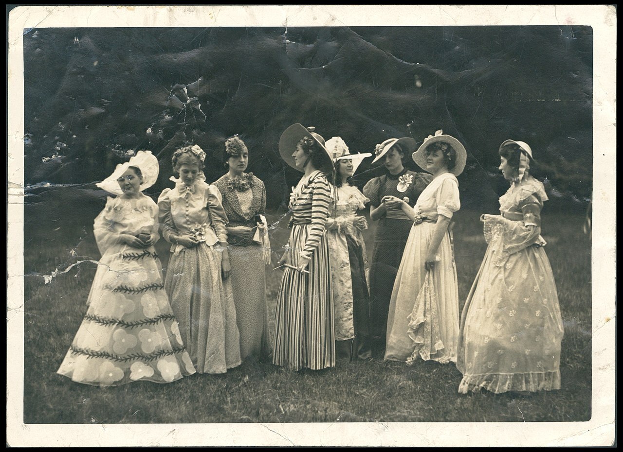 Garden Party Królikarnia 1 wikimedia